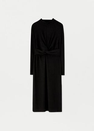 Платье чёрное в комбинированный рубчик декорировано узлом на груди воротник стойкой pull & bear4 фото