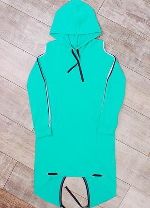 Стильное спортивное платье