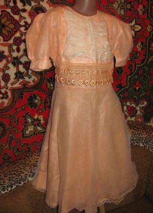 Ошатне плаття гарного кольору випускне свято ранок для принцеси вінтаж