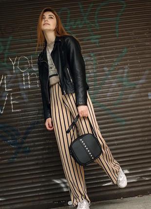 Модная квадратная женская черная сумка кросс боди с длинным ремешком через плечо5 фото