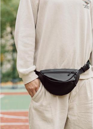 Удобная мужская наплечная, поясная бананка черная, сумка на пояс, через плечо из матовой экокожи4 фото