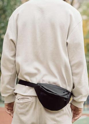 Удобная мужская наплечная, поясная бананка черная, сумка на пояс, через плечо из матовой экокожи5 фото