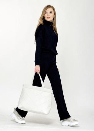 Вместительная белая женская сумка шоппер с двумя ручками из матовой экокожи4 фото