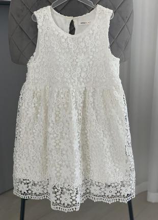 Нарядное ажурное платье на девочку2 фото