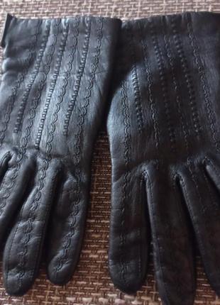 Женские кожаные перчатки на шерстяной подкладке