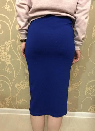 Очень красивая и стильная брендовая юбка-миди.4 фото