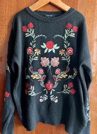 Шикарний светр з вишивкою