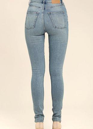 Новые стрейчевые светлые джинсы cheap monday second skin stonewash blue1 фото