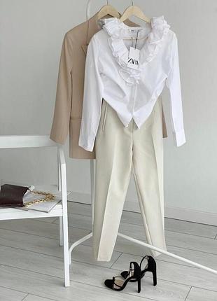 Белая рубашка с оборками zara