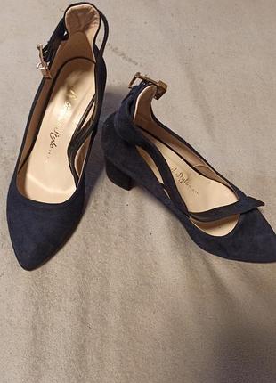 Сині замшеві туфлі