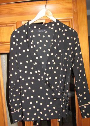 Блуза в горох на запах boohoo