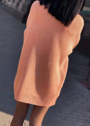 Персиковый модный тёплый женский свитер уютный удлиненный к. 2634 фото