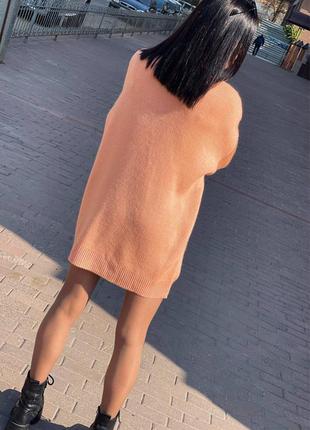 Персиковый модный тёплый женский свитер уютный удлиненный к. 2636 фото