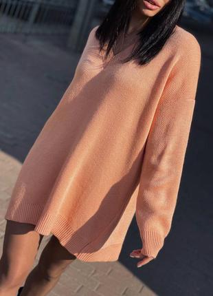 Персиковый модный тёплый женский свитер уютный удлиненный к. 2635 фото