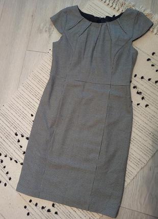 Очень эффективное классическое платье по фигуре