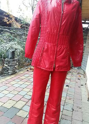 Шикарний брючний костюм для відпочинку на підкладці з капюшоном. австрія.