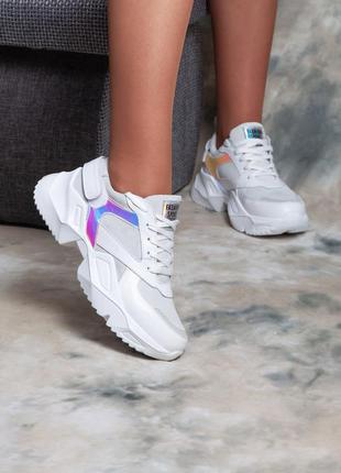 Базові білі кросівки з голограмою 38 розміру