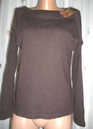 Трикотажная футболка коричневого цвета