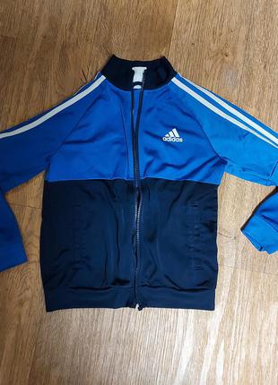 Крфта спортивная adidas original на 9-10 лет