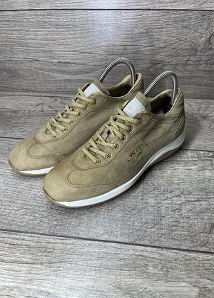 Оригінальні кросівки  prada  39.5 розмір 24.5-25 см стан 9.5/10 (відсутня оригінальна устілка)