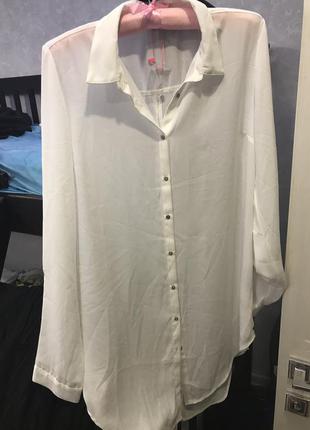 Модная белая блузка