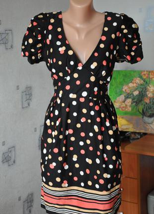 Платье в горошек в горох черное цветное вырез с вырезом с коротким рукавом в полоску1 фото