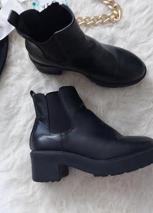 Якісні черевики чорні черевики в дуже хорошому стані🖤new look🖤