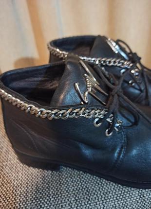Итальянские стильные кожанные ботинки с цепью vero cuoio5 фото