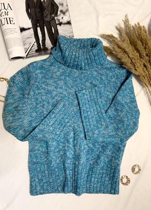Тёплый классический  свитер с высоким горлом плотной вязки1 фото