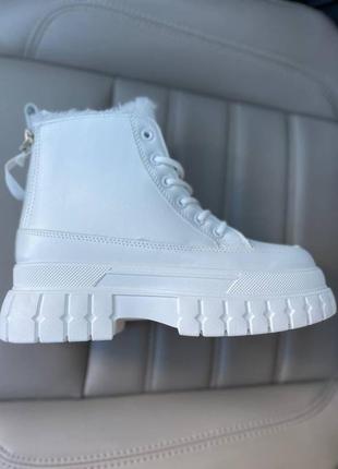 Жіночі зимові високі шкіряні білі черевики на хутрі 🆕 спереду на шнурівці3 фото