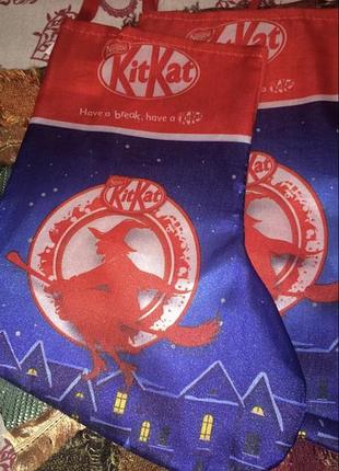 Рождественский носок kitkat