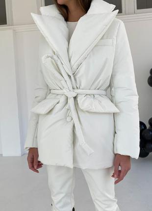Дута куртка объемного покрою під пояс у пиджачном стилі2 фото