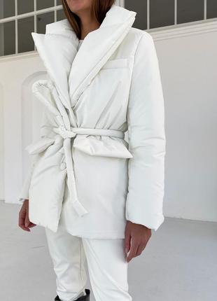 Дута куртка объемного покрою під пояс у пиджачном стилі7 фото