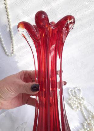 Зимова вишня ваза медуза чехословаччина вінтаж гутная техніка кольорове художнє гранатове скло важка лита велика9 фото