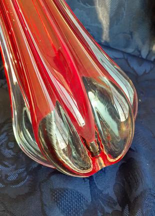 Ваза медуза чехослователя резинистое стекло литое винтаж 1960-е годы зимняя вишня огненное стекло большая утонченная форма9 фото