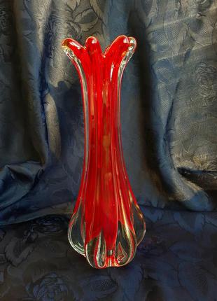 Ваза медуза чехослователя резинистое стекло литое винтаж 1960-е годы зимняя вишня огненное стекло большая утонченная форма