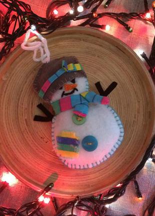 Новогодний декор снеговик из фетра новогодняя игрушка на елку ручной работы