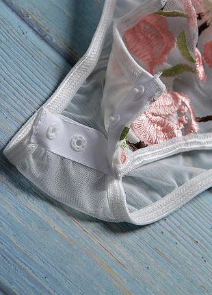 Кружевной боди со шнуровкой и вышивкой