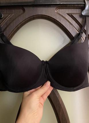 Класний чорний бюстгальтер