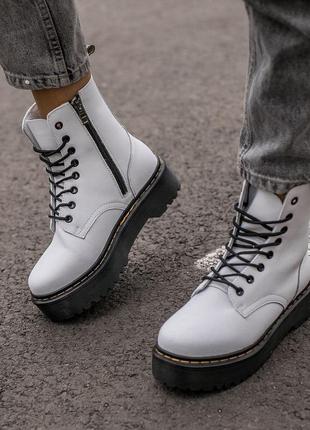 Жіночі шкіряні черевики на платформі демісезонні білі dr. martens 🆕 ін. мартінс7 фото