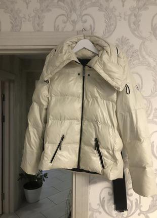 Стильная куртка пуховик белый