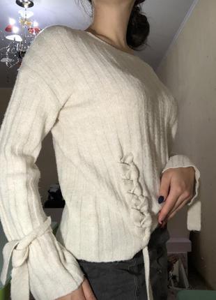 Необычный свитер со шнуровкой5 фото