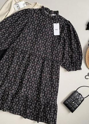 Нова мила квітчаста сукенка