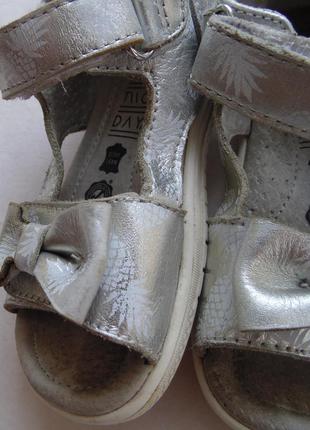 Сандали босоножки 24