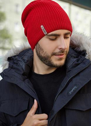Мужская шапка на микрофлисе красный