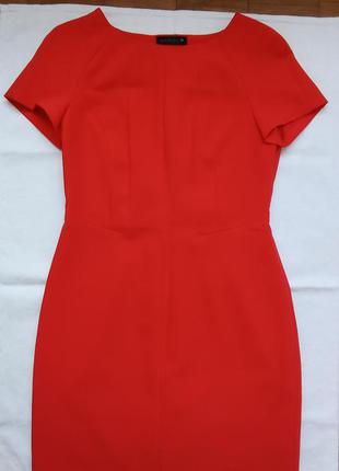 Красное  силуэтное платье