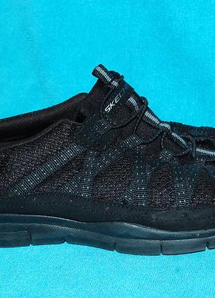 Skechers черные кроссовки 39 размер