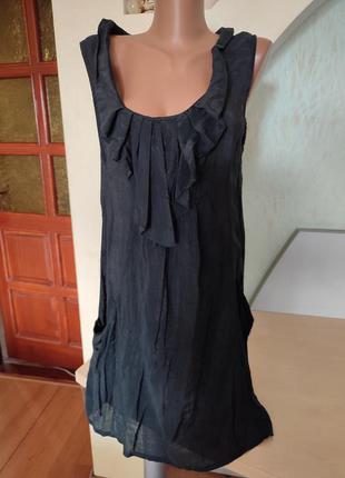 Черное платье ткника с карманами
