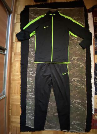 Спортивный костюм nike sportswear drifit, оригинал, размер m2 фото