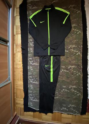 Спортивный костюм nike sportswear drifit, оригинал, размер m3 фото